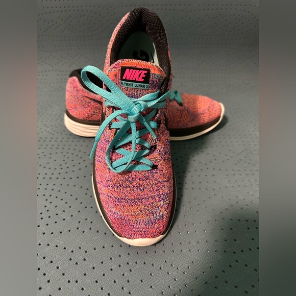 Nike Shoes - Nike woman’s running sneakers size 8,5 excellent condition